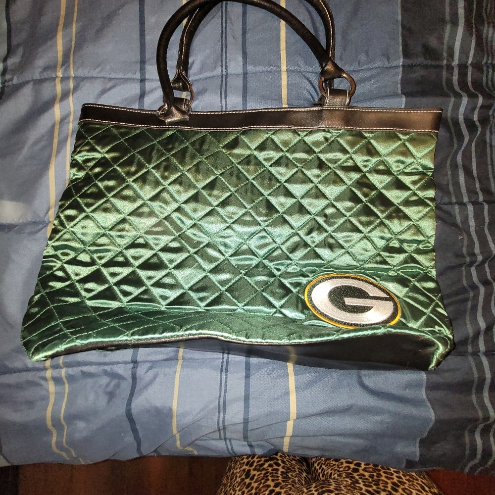 Green Bay Packers tote bag.